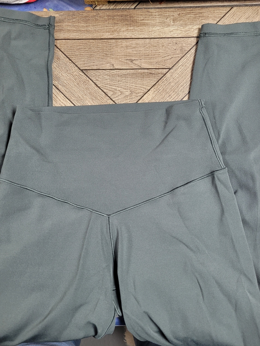 aerie High-Waist Seam V Leggings in Dark Gray